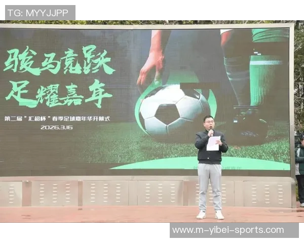 足球场上的激情与梦想我与朋友们的欢呼时刻